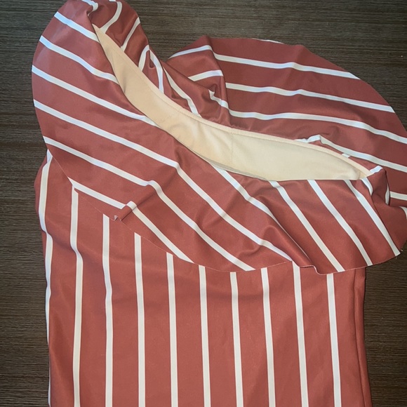 Albion Ruffle Shoulder One Piece - Picture 8 of 9